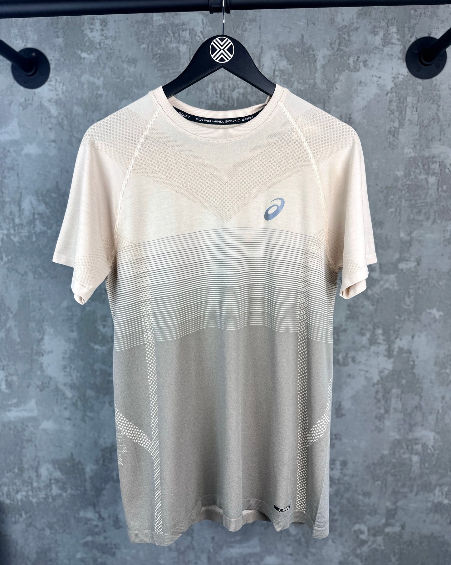 ASICS SEAMLESS T-SHIRT ‘MOON ROCK’ / M & L