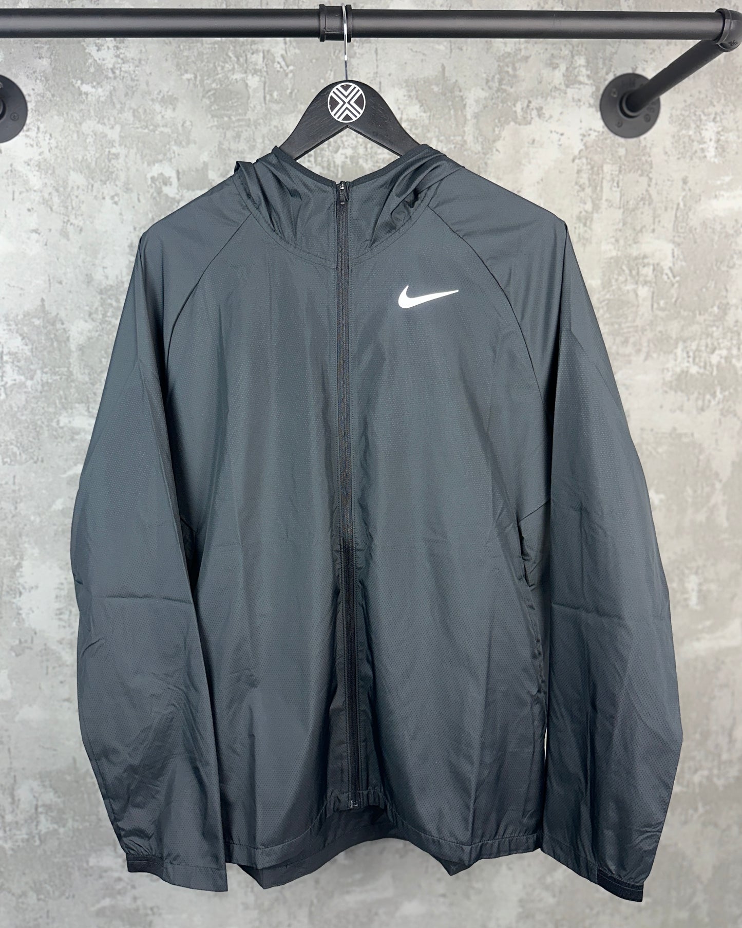 ESSENTIAL WINDRUNNER ‘CHARCOAL’ / L